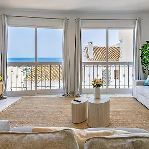  Apartment Vacation I Sea Views, 24-7 Security, Parking, Walk To Everything In Luxurious Puerto Banus